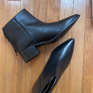 OAK black leather ankle boots